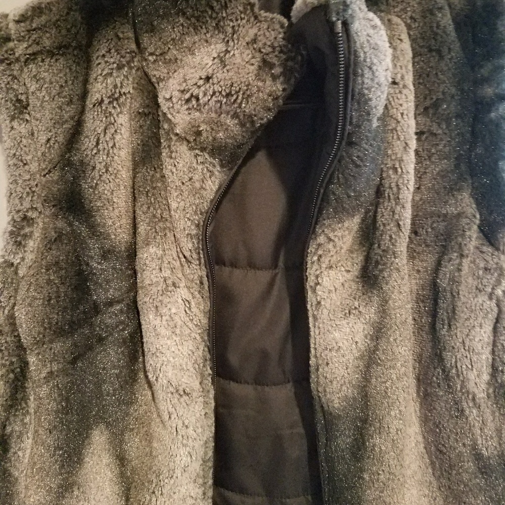 Reversible Faux Fur Vest - Picture 3 of 8